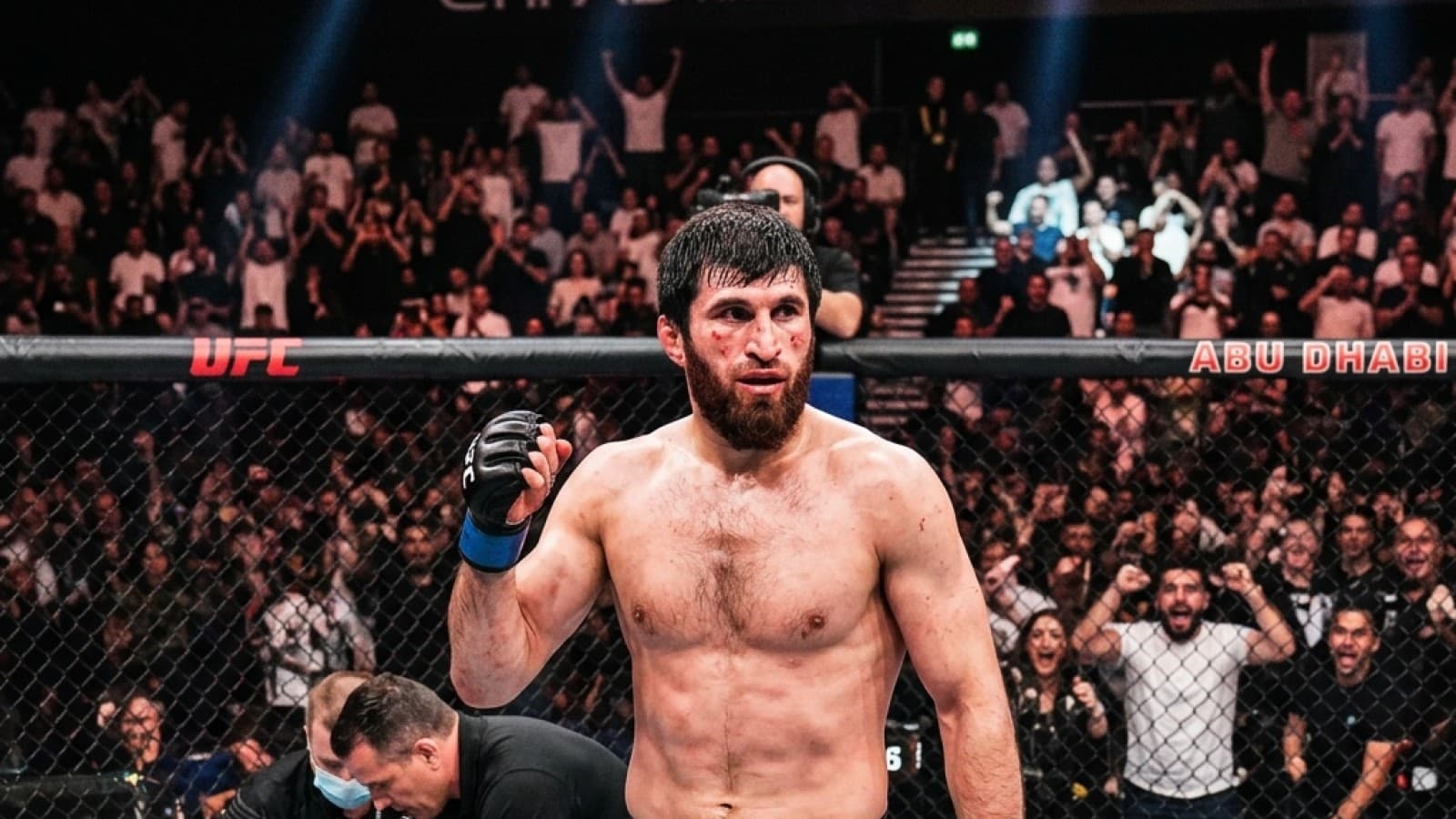 Анкалаев финишировал Гуськова на турнире UFC